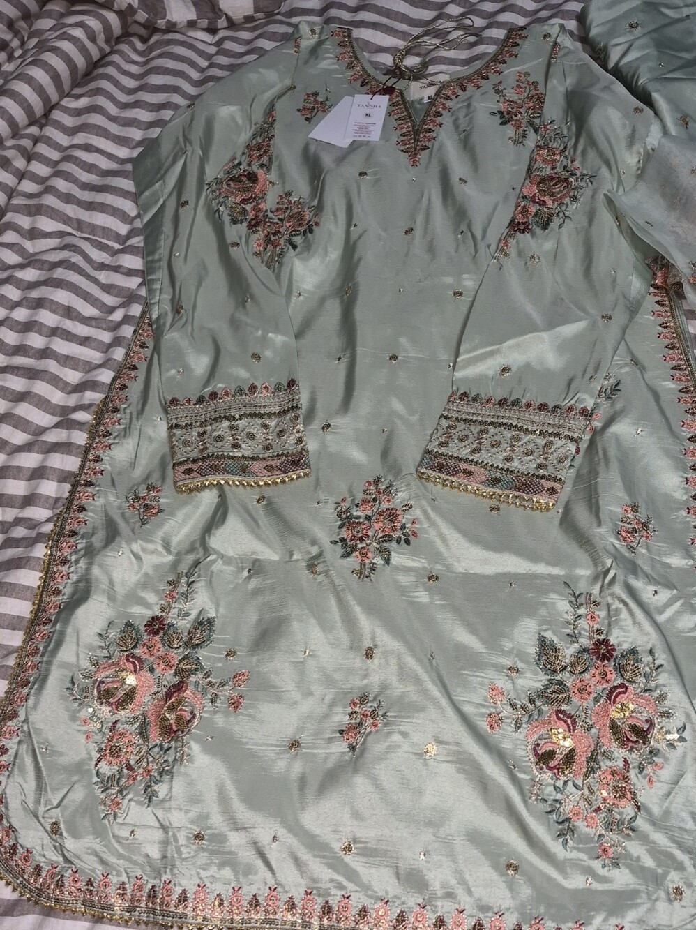 Elegant Pastel Green Embroidered Women’s Kurta with Pink Accents